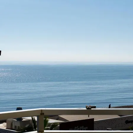 Апартаменти Paradise On The Seafront In