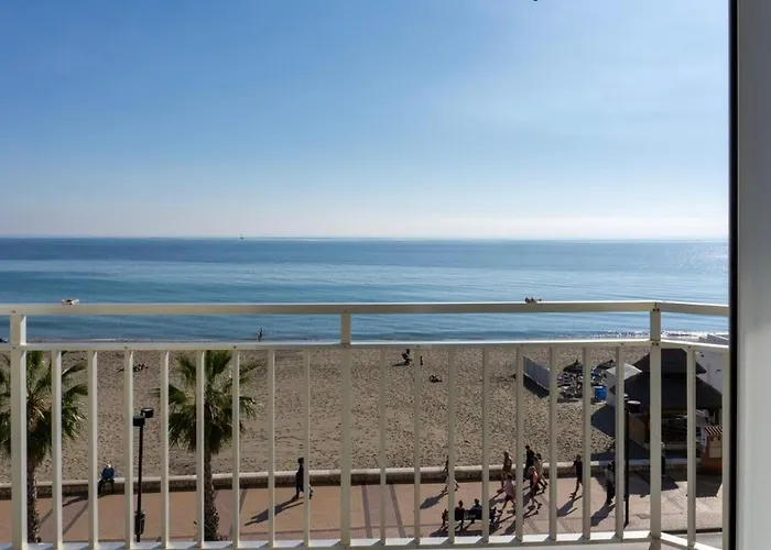 Paradise On The Seafront In Фуенхірола