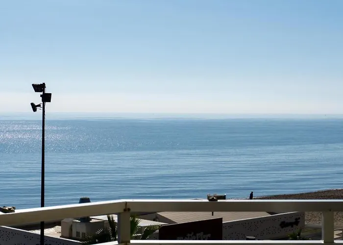 Апартаменти Paradise On The Seafront In